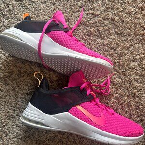 NIKE woman's running shows